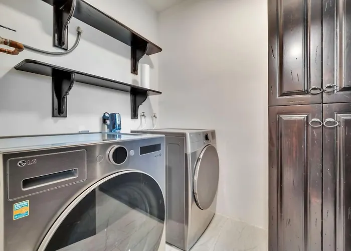 Completely Remodeled 2bd-2ba Plaza Bonita